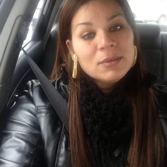 Meet your Posher, Nicole - Picture 1 of 1